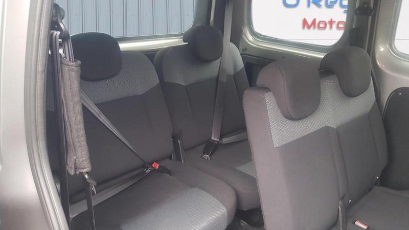 NISSAN NV200