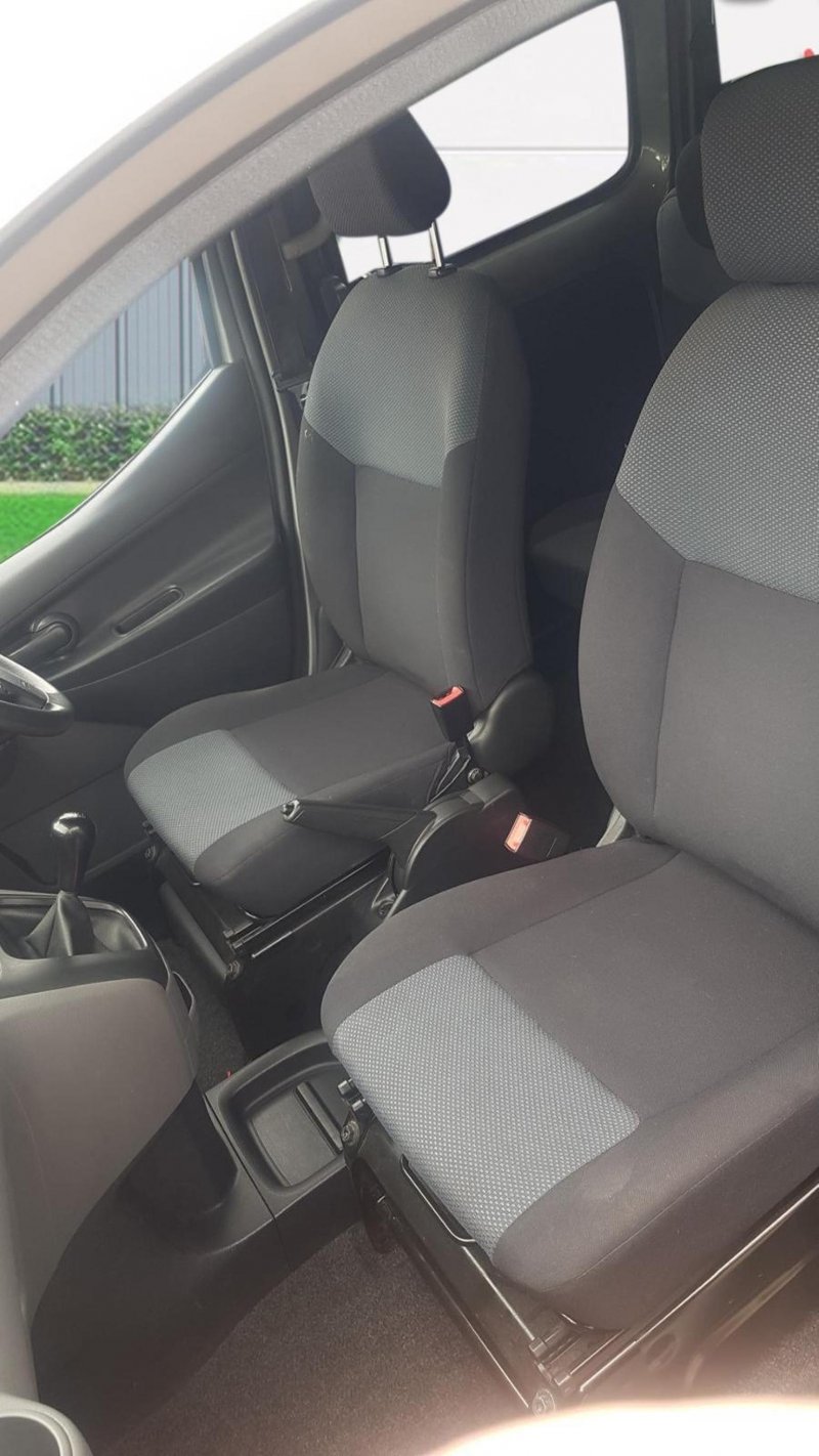 NISSAN NV200