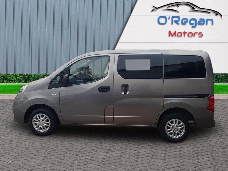 NISSAN NV200