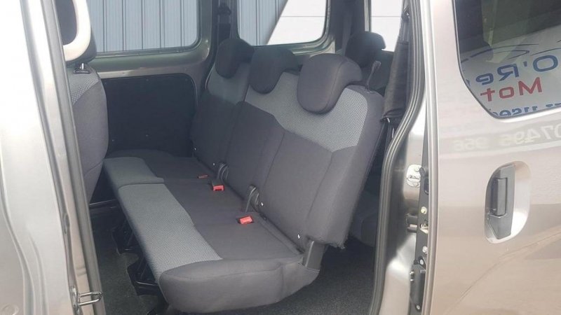 NISSAN NV200